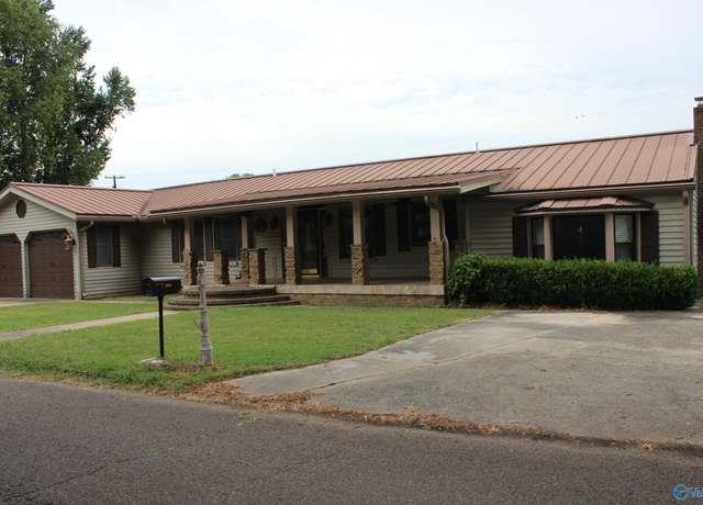 Property at 906 Hereford Dr, Athens, AL 35611, 3 beds, 2 baths