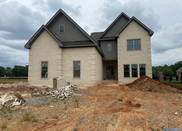 Property at 23128 Sawgrass Dr, Athens, AL 35613, 5 beds, 4 baths