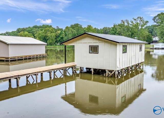 Property at 3604 Lindsey Ln, Guntersville, AL 35976, 5 beds, 3.5 baths