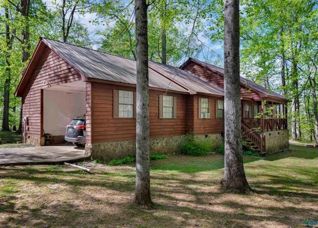Property at 6004 Shanna Ave NE, Fort Payne, AL 35967, 3 beds, 2 baths