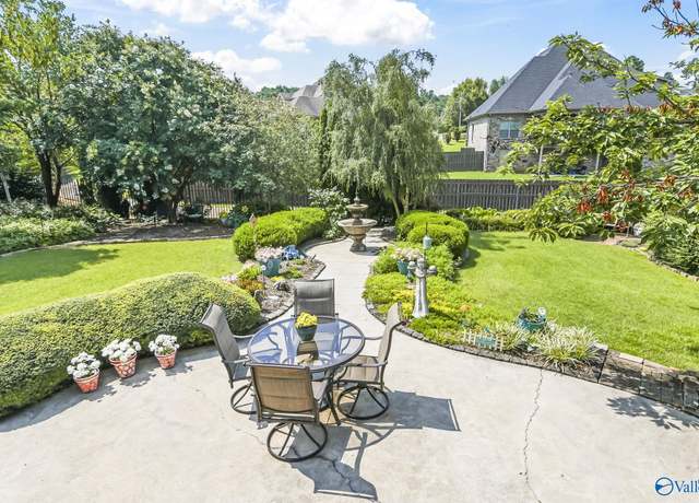 Property at 137 Pavilion Dr, Meridianville, AL 35759, 4 beds, 2.5 baths