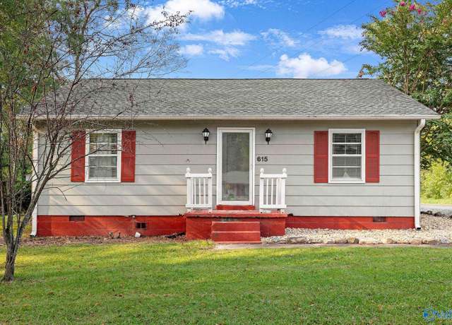 Property at 615 Curry St NW, Hartselle, AL 35640, 3 beds, 2 baths