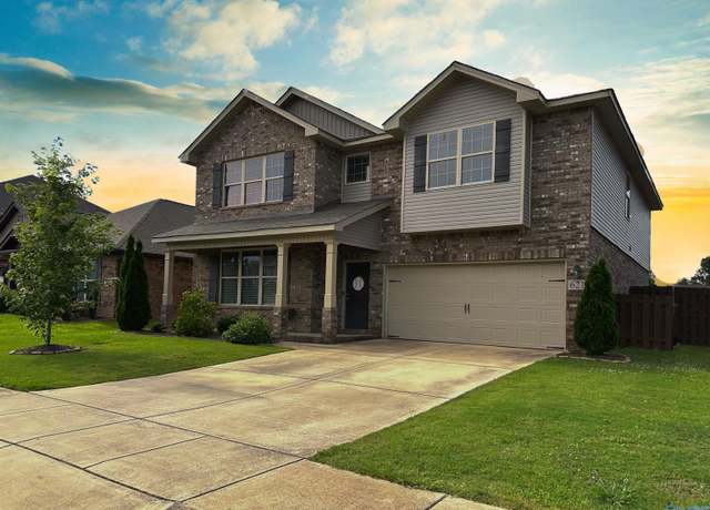 Property at 621 Magnolia Pl SW, Hartselle, AL 35640, 5 beds, 3 baths