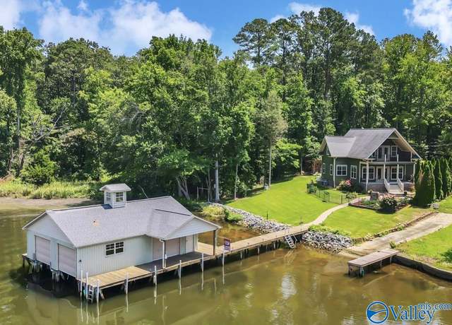 Property at 1472 Skyline Shores Dr, Scottsboro, AL 35769, 2 beds, 2.5 baths