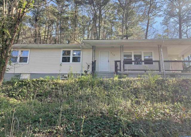 Property at 617 Noccalula Rd, Gadsden, AL 35904, 6 beds, 2 baths