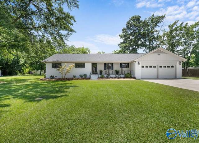 Property at 204 Ward Cir, Glencoe, AL 35905, 3 beds, 2 baths