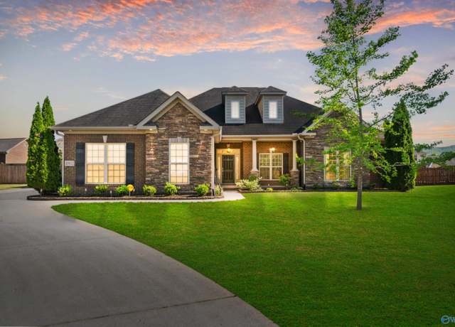 Property at 4802 Pinebrook Ct, Owens Cross Roads, AL 35763, 5 beds, 4 baths