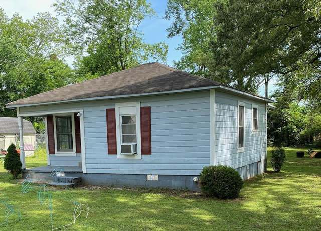 Property at 410 Ponroy St, Scottsboro, AL 35768, 1 bed, 1 bath