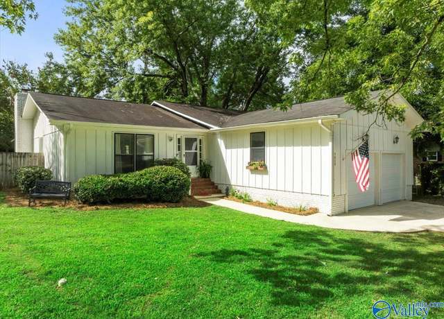 Property at 5009 Webb Ave, Guntersville, AL 35976, 3 beds, 2 baths