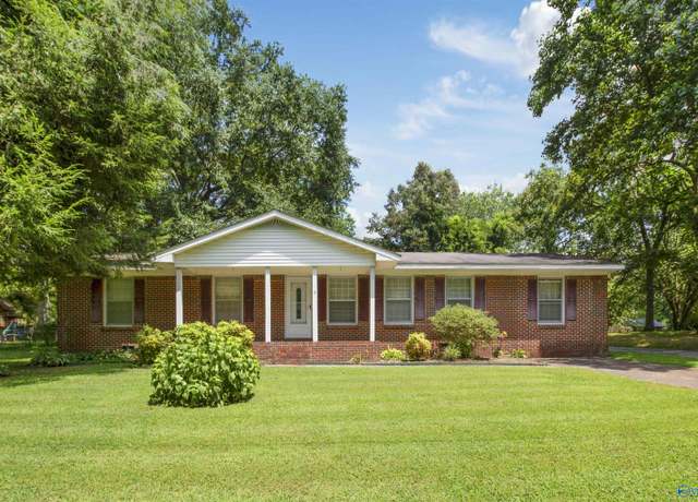 Property at 206 12th St NW, Arab, AL 35016, 3 beds, 2 baths