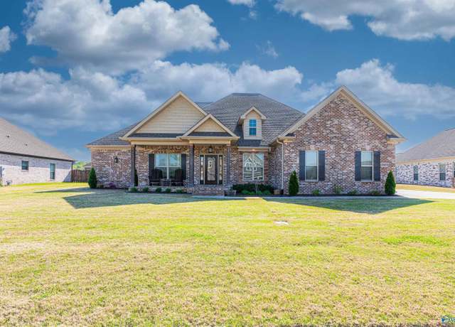 Property at 17472 Spring View Dr, Athens, AL 35611, 4 beds, 3 baths