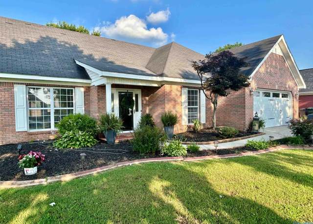 Property at 1408 Lake Point Dr SW, Decatur, AL 35603, 3 beds, 2 baths