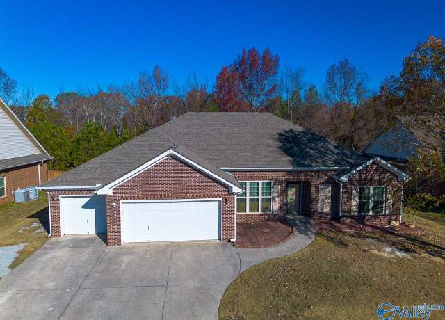 Property at 8814 Belle Mor Dr, Madison, AL 35757, 4 beds, 3 baths