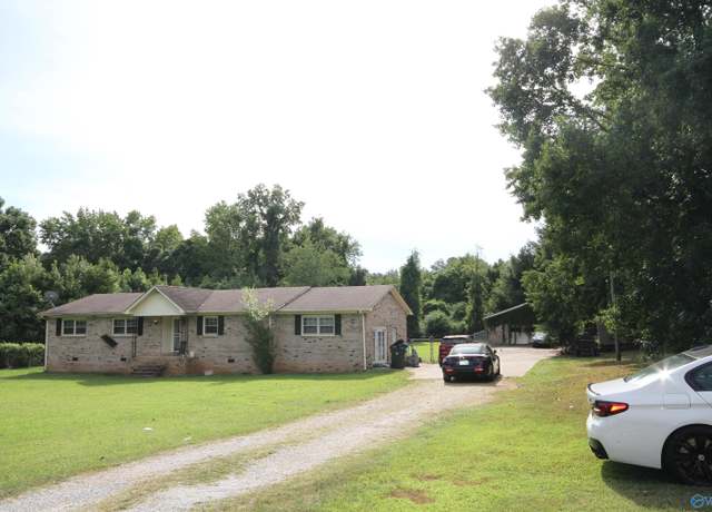 Property at 5037 Garner Rd NW, Huntsville, AL 35806, 3 beds, 2 baths