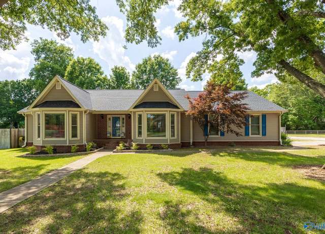 Property at 310 Natchez Trl, Huntsville, AL 35806, 3 beds, 2 baths