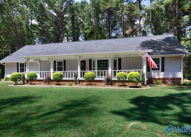 Property at 111 Lo Ann Ln, Huntsville, AL 35811, 3 beds, 2 baths