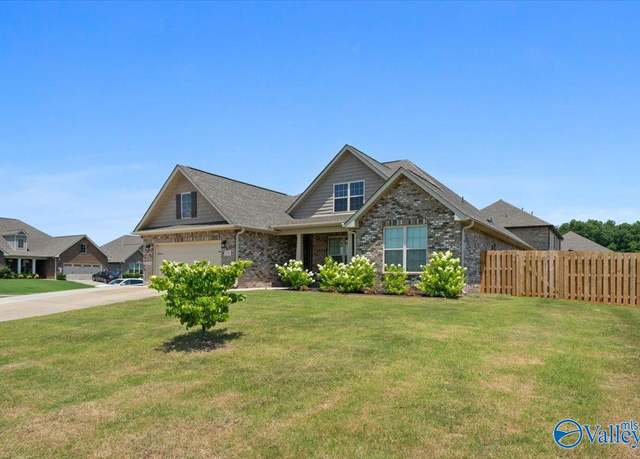 Property at 10 Sage Oak Dr, Decatur, AL 35603, 3 beds, 2.5 baths