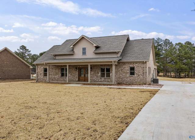 Property at 20730 Colonial Dr, Athens, AL 35614, 3 beds, 3 baths