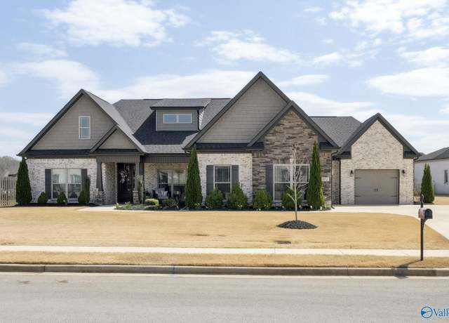 Property at 102 Jackson Trace Ct, Meridianville, AL 35759, 4 beds, 3 baths