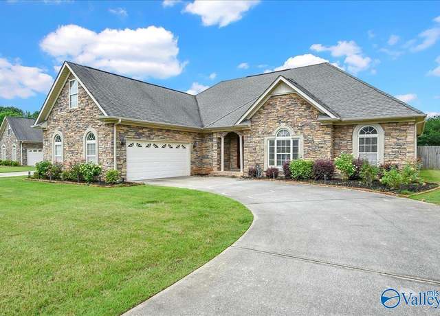 Property at 4017 Saddlehorn Bnd SW, Decatur, AL 35603, 4 beds, 3 baths
