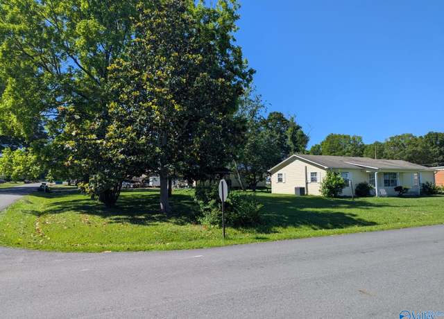 Property at 302 Rogers Ave, Boaz, AL 35957, 2 beds, 1.5 baths