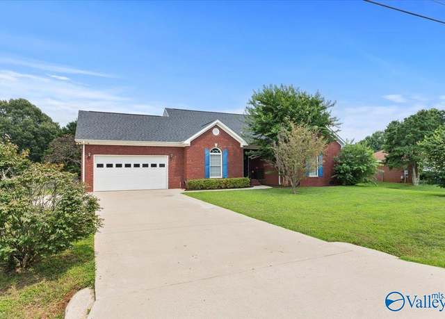 Property at 213 Rindon Ln, Hazel Green, AL 35750, 3 beds, 2 baths