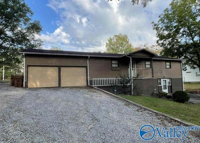 Property at 611 Cedar Cove Rd SE, Hartselle, AL 35640, 3 beds, 2.5 baths