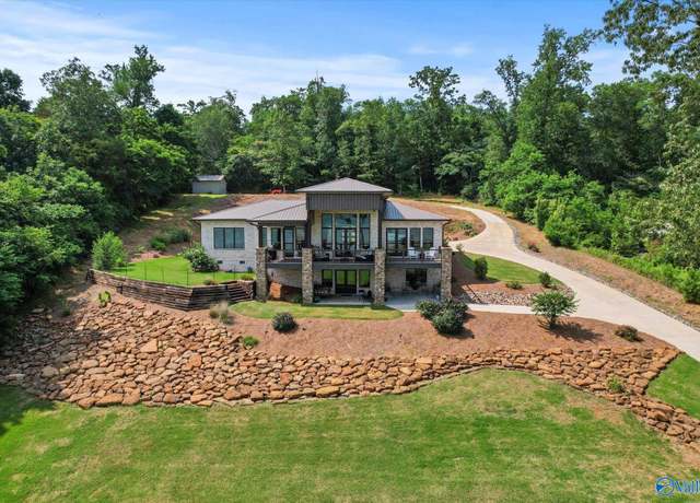 Property at 391 Pine Dale Dr, Guntersville, AL 35976, 4 beds, 4 baths