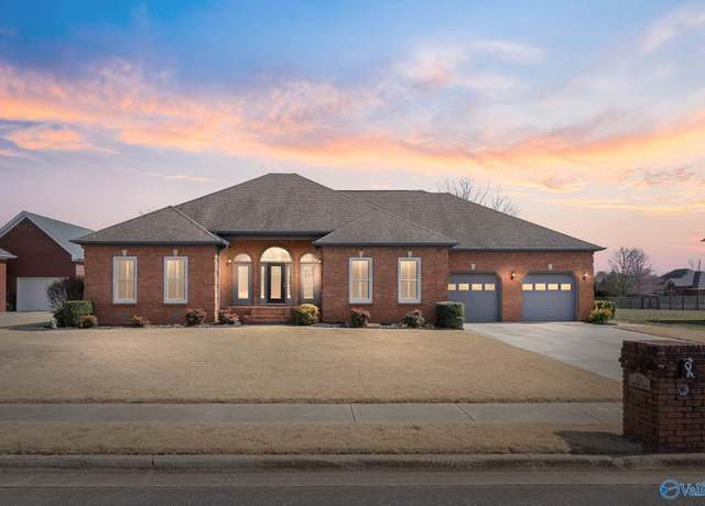 Property at 103 Nobleton Ln NW, Huntsville, AL 35806, 3 beds, 2.5 baths
