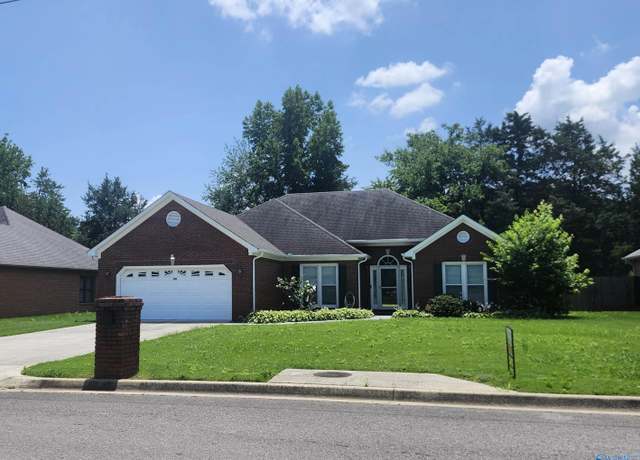 Property at 2013 Duncansby Dr, Decatur, AL 35603, 3 beds, 2 baths