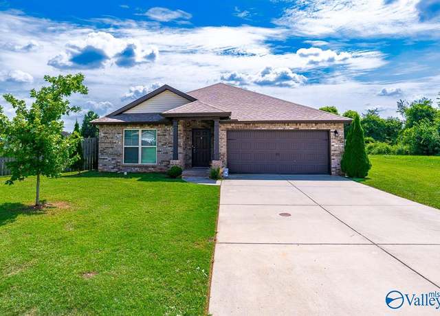 Property at 30342 Daniel Dr, Harvest, AL 35749, 4 beds, 2 baths