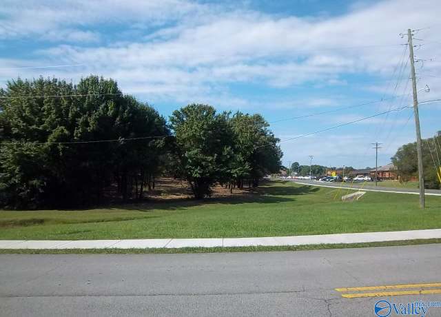 Property at 20 Newt Parker Dr, Boaz, AL 35957