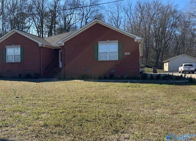 Property at 140 NE Twin Oaks Dr, Huntsville, AL 35811, 3 beds, 2.5 baths