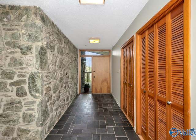 Property at 1401 Cass Cir SE, Huntsville, AL 35801, 4 beds, 3.5 baths