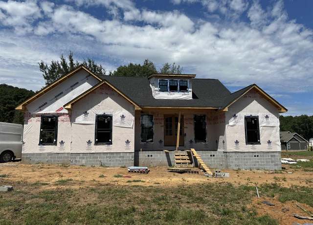 Property at 75 Dale St, Scottsboro, AL 35769, 4 beds, 3 baths