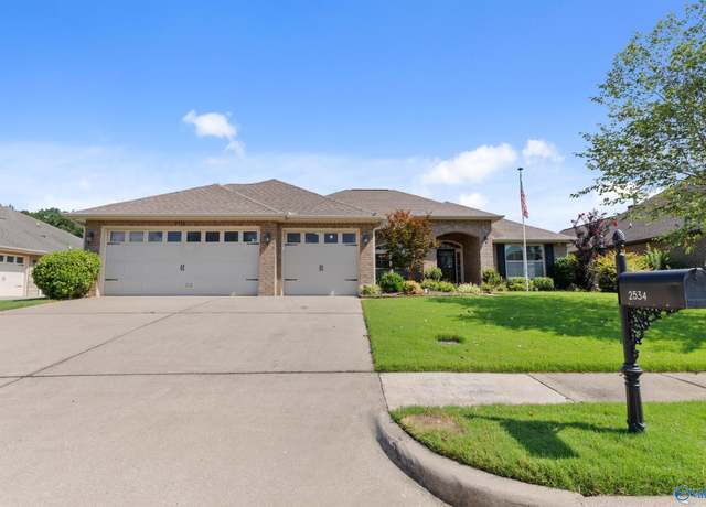 Property at 2534 Oxmoor Blvd SW, Huntsville, AL 35803, 4 beds, 3 baths