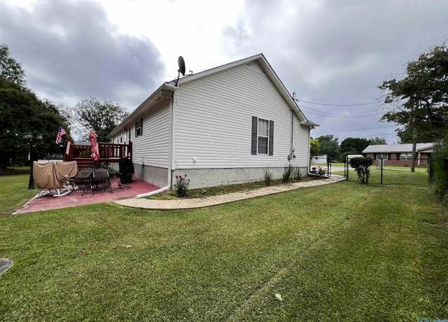Property at 2482 Barnes Dr, Hokes Bluff, AL 35903, 3 beds, 2 baths