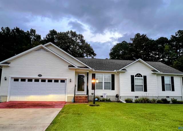 Property at 2482 Barnes Dr, Hokes Bluff, AL 35903, 3 beds, 2 baths