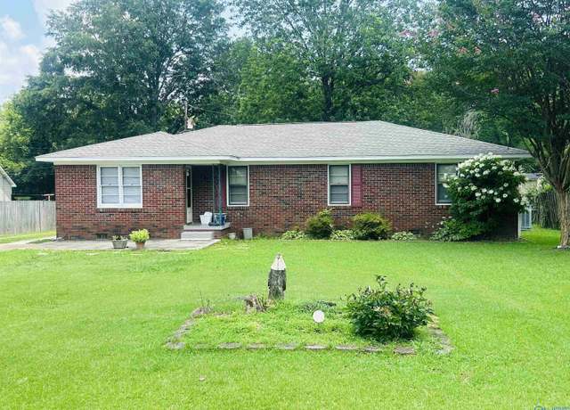 Property at 2008 Bell Ave SW, Decatur, AL 35601, 3 beds, 1 bath