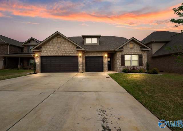Property at 207 Keva St, Meridianville, AL 35759, 3 beds, 2.5 baths