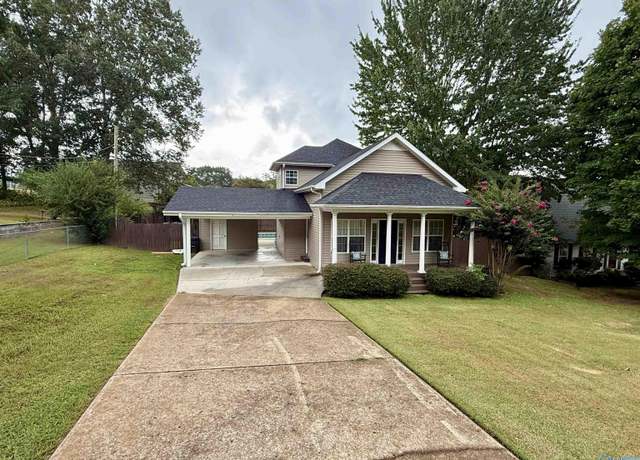 Property at 5005 Doris Ln, Guntersville, AL 35976, 4 beds, 2.5 baths