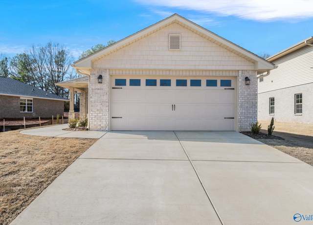 Property at 19822 Redhawk Dr, Athens, AL 35611, 3 beds, 2 baths