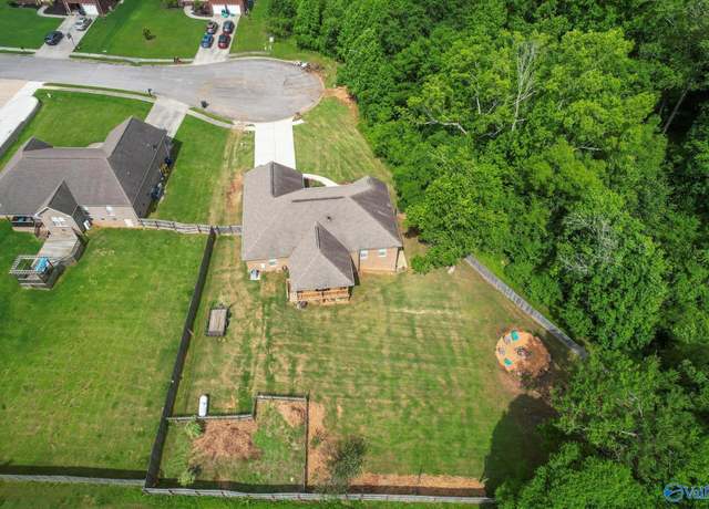 Property at 115 Grassy Bank Dr, New Market, AL 35761, 4 beds, 2 baths