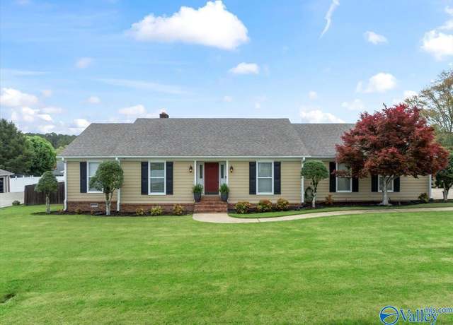 Property at 206 Collier Dr, Albertville, AL 35951, 4 beds, 3 baths