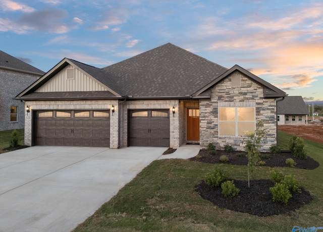Property at 136 Ranna Dr, Huntsville, AL 35811, 4 beds, 3 baths