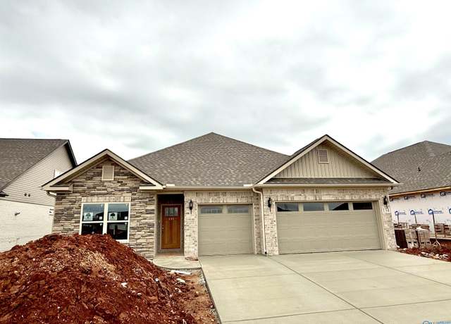 Property at 136 Ranna Dr, Huntsville, AL 35811, 4 beds, 3 baths