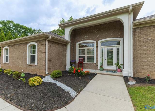Property at 14334 Pulaski Pike, Ardmore, AL 35739, 3 beds, 2 baths
