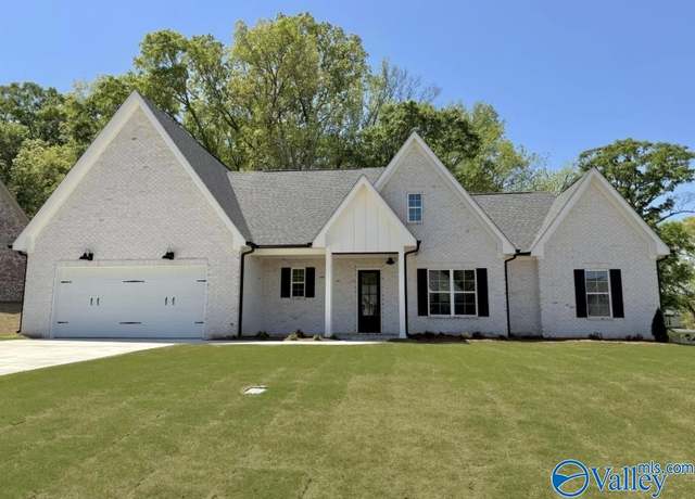 Property at 90 Tumbleweed Dr, Guntersville, AL 35976, 3 beds, 2 baths