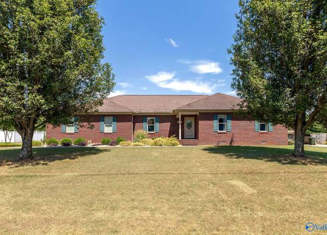 Property at 138 Singletree Dr, Hazel Green, AL 35750, 4 beds, 3 baths