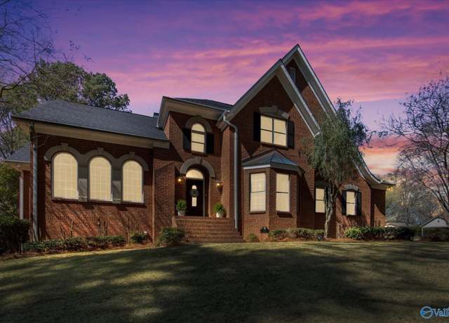 Property at 615 Country Club Dr, Gadsden, AL 35901, 5 beds, 4.5 baths